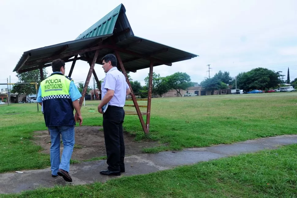 RECORRIDA. La división Homicidios de la Policía recorrió ayer el lugar en el que le dispararon a la víctima. LA GACETA / FOTO DE HÉCTOR PERALTA