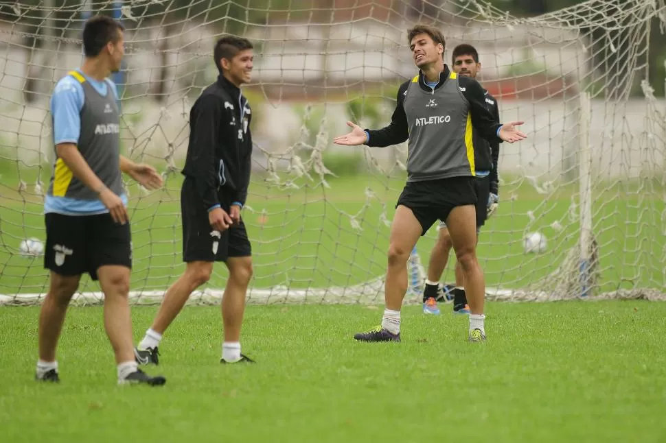 NO SE DESCONCENTRA. Lucas Calviño es de los más tranquilos del plantel y por nada del mundo cambió sus métodos ante el importante choque con Huracán. la gaceta / foto de analía jaramillo (archivo)