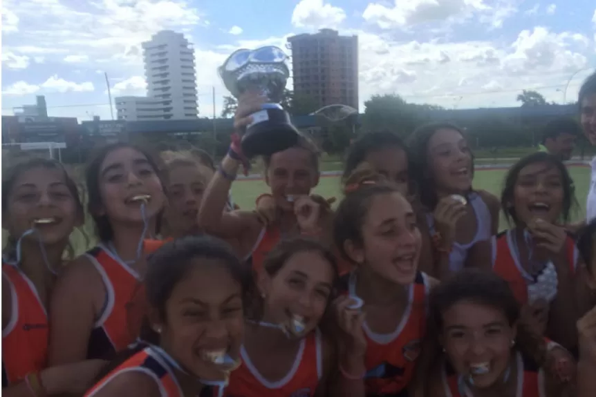 ¡DALE CAMPEÓN, DALE CAMPEÓN! Las chiquitas de José Contreras, cerraron un 2014 brillante. FOTO TOMADA DEL FACEBOOK DE JOSÉ CONTRERAS.