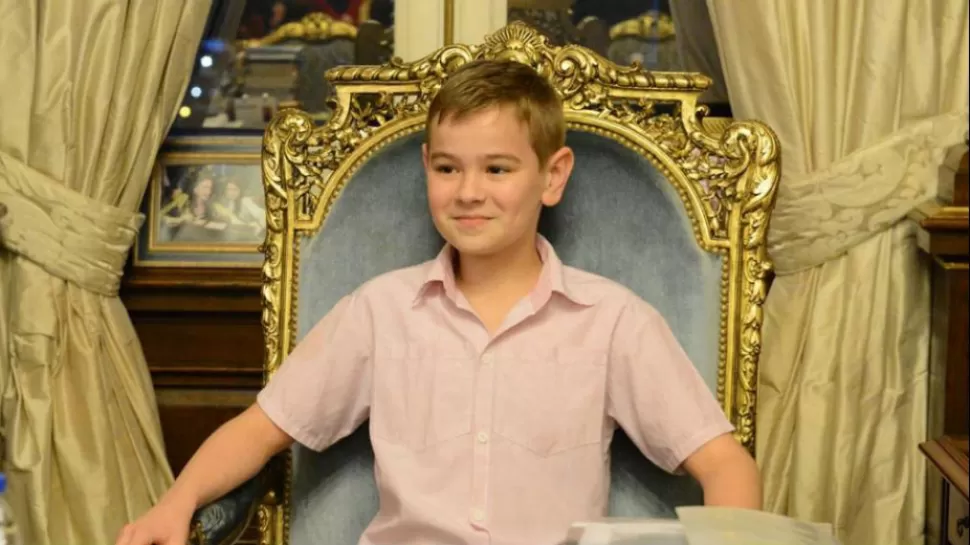 EN EL SILLÓN. Casey quiere ser presidente de los argentinos. FOTO TOMADA DE FACEBOOK.- 