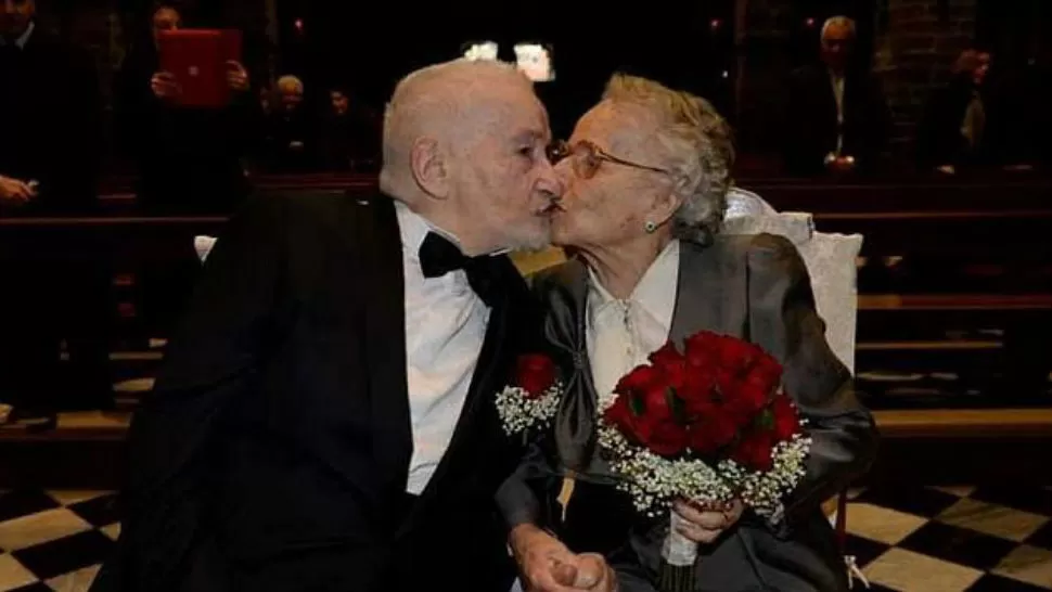 JUNTOS. Antonia Gottifredi, de 86 años, y Giovanni Molinari, de 89. IMAGEN DE ABC.ES