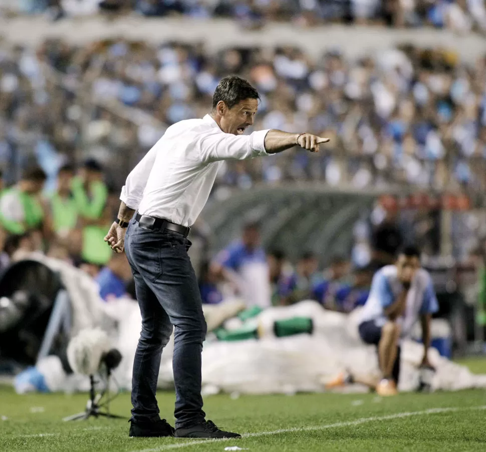 EL ARTÍFICE DEL CAMPEÓN. “Es muy difícil en el fútbol argentino salir campeón con un equipo completamente nuevo”, aseguró el DT Diego Cocca. La “academia” fue de menor a mayor para conseguir el título.