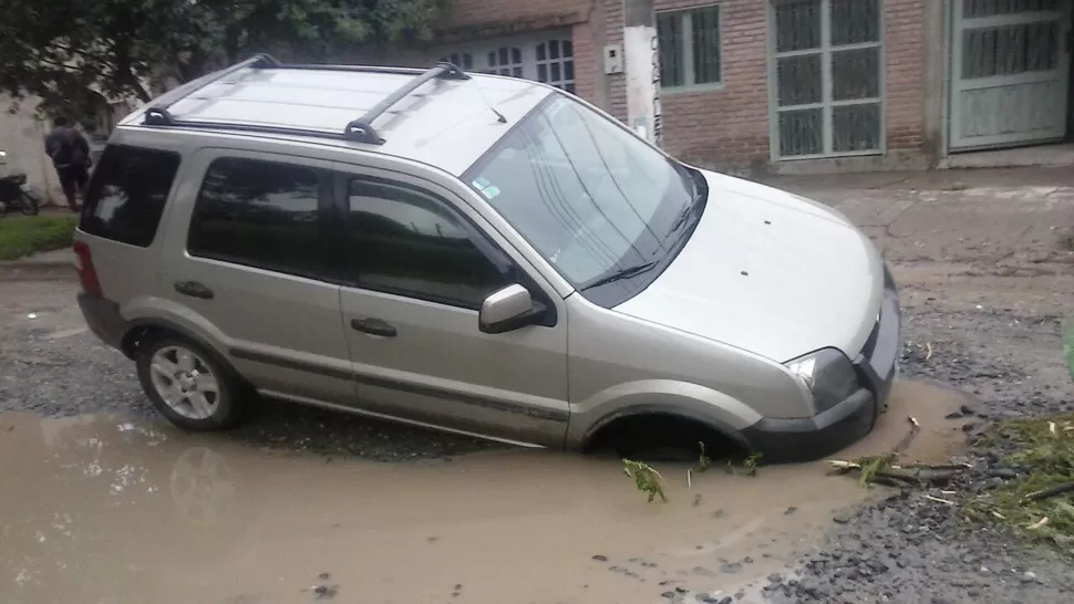 La lluvia dejó intransitable algunas calles de los barrios Smata II y III