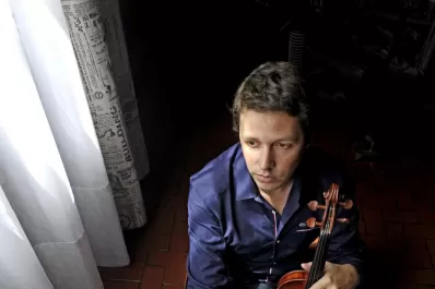 Estudió en Tucumán y lo invitaron a tocar en Versailles