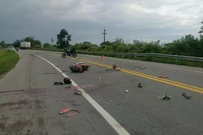 Un camión chocó de frente contra una moto en la ruta 38: hay un herido grave