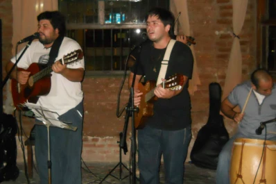 El Dúo Cardenal y una peña con grandes amigos