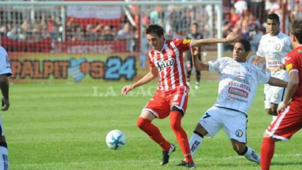 ¿SIGUE? Lucas Bossio tocó el tema de la Copa Argentina pero aún no firmó su continuidad. (FOTO LA GACETA / ARCHIVO)