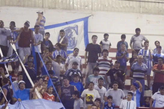 MUY PAREJO. Los protagonistas de la final se sacaron pocas diferencias. (FOTO DE DIEGO ARÁOZ)