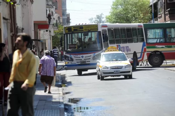 El viaje en colectivo y el taxi se encarecerán antes de la Navidad