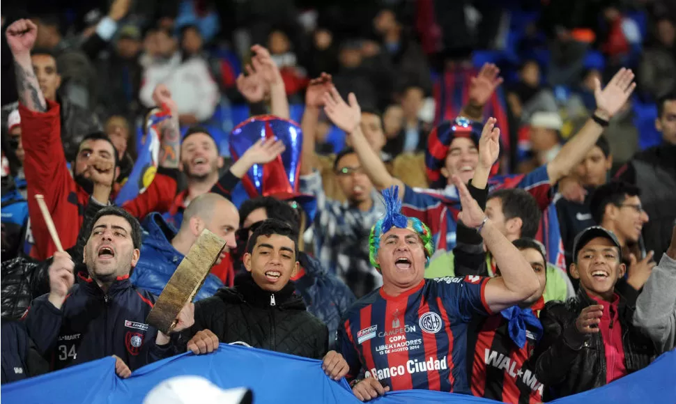 MULTITUD. Ante Auckland, San Lorenzo fue alentado por alrededor de 7.000 hinchas. Y para la final de mañana, estiman los directivos, podrían ser a ser 12.000. FOTO TÉLAM