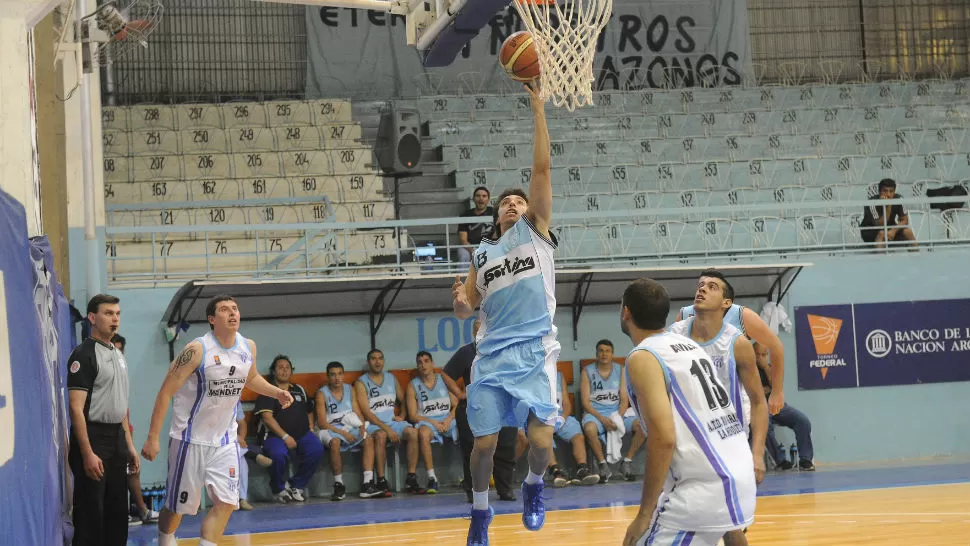 ACIERTO DECISIVO. COn poco de 20 para el final, Cristian Soria clavó un triple fundamental.
FOTO DE DIEGO ARÁOZ (LA GACETA)