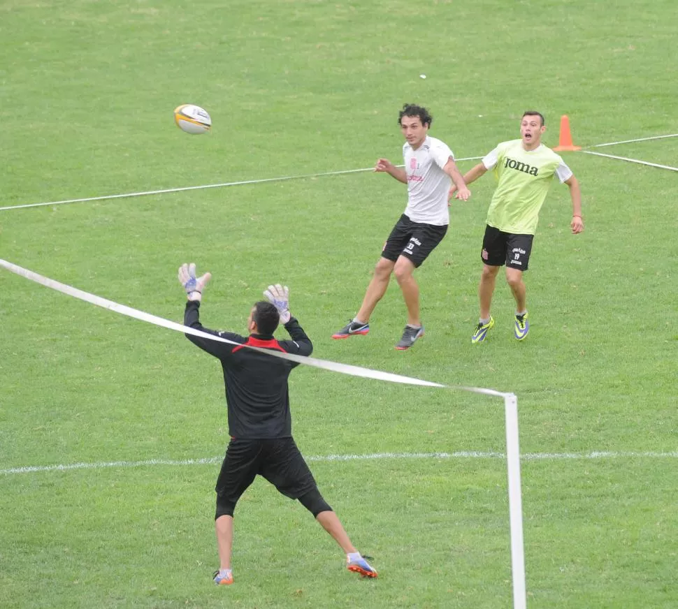 CONTINUIDAD. Franco Zambrano será uno de los jugadores que se reintegrarían el 5 de enero al trabajo en los “santos”. la gaceta / foto de héctor peralta (archivo)