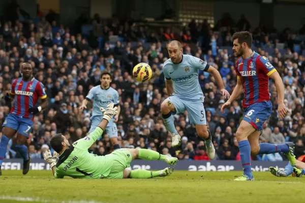 Manchester City alcanzó a Chelsea en la cima