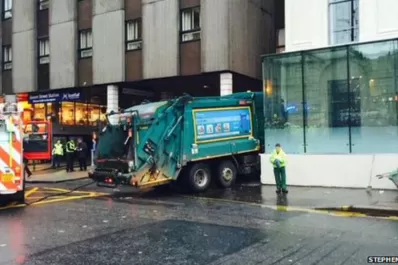 Escocia: camión de basura atropelló y mató a seis personas