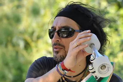 Gaby Menta: el hombre que hizo de la selfie un trabajo