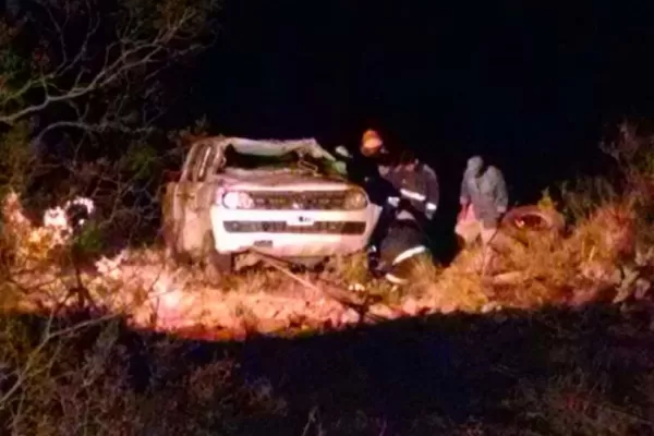 Una camioneta cayó a un vacío de 80 metros, en cercanías de Amaicha del Valle