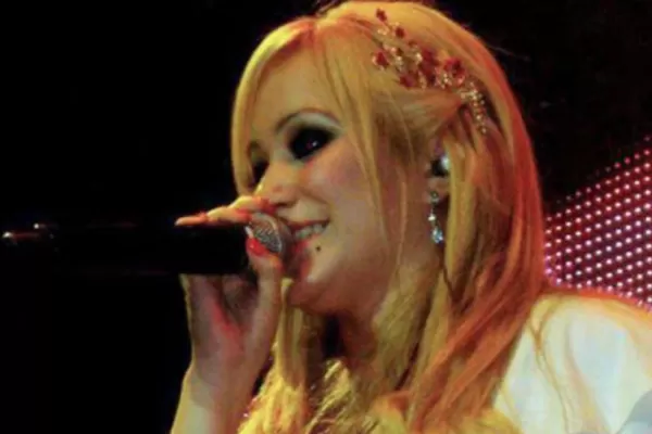 El extraño pedido de Karina en un recital