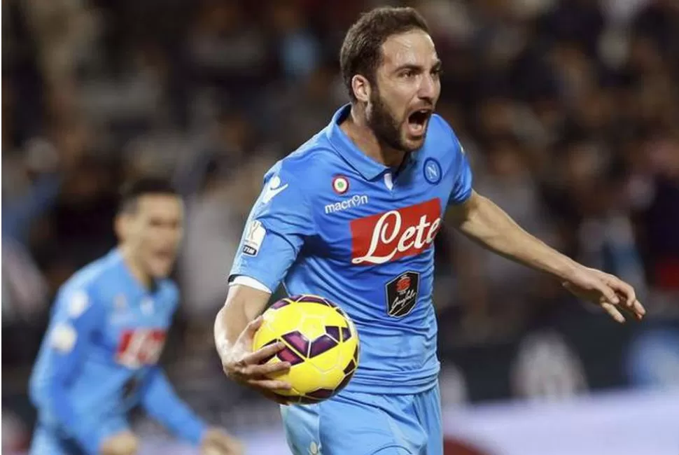 FIGURA. Pipita Higuaín fue clave en el triunfo de Napoli. Aportó goles en tiempo regular, en el suplementario y también en los penales. FOTO TOMADA DE WWW.ELNUEVOHERALD.COM