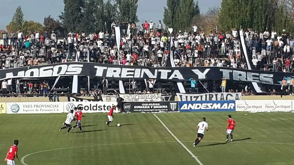 ALLÍ JUEGA. El Víctor Antonio Legrotaglie es el estadio de Gimnasia. Ahí es donde recibirá al “decano” en la primera fecha. foto de diarioestadio.com.ar