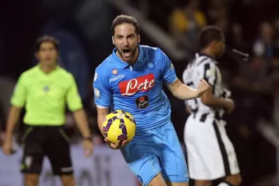 Higuaín guió a Napoli al título