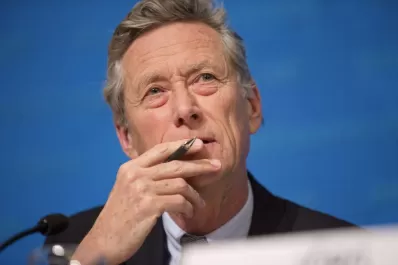 La caída del precio del petróleo persistirá