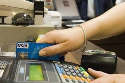 El Banco Central prohibió que las tarjetas de crédito cobren recargo por exceder el límite de gasto
