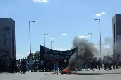 Por una protesta, no se pudo circular por el puente Lucas Córdoba