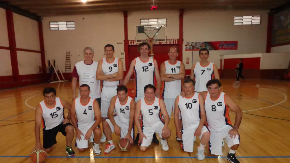 CAMPEÓN REGIONAL. El equipo de Contdaores de Tucumán ganó el título en las Olimpíadas de Jujuy.
FOTO GENTILEZA DE CARLOS MERCADO