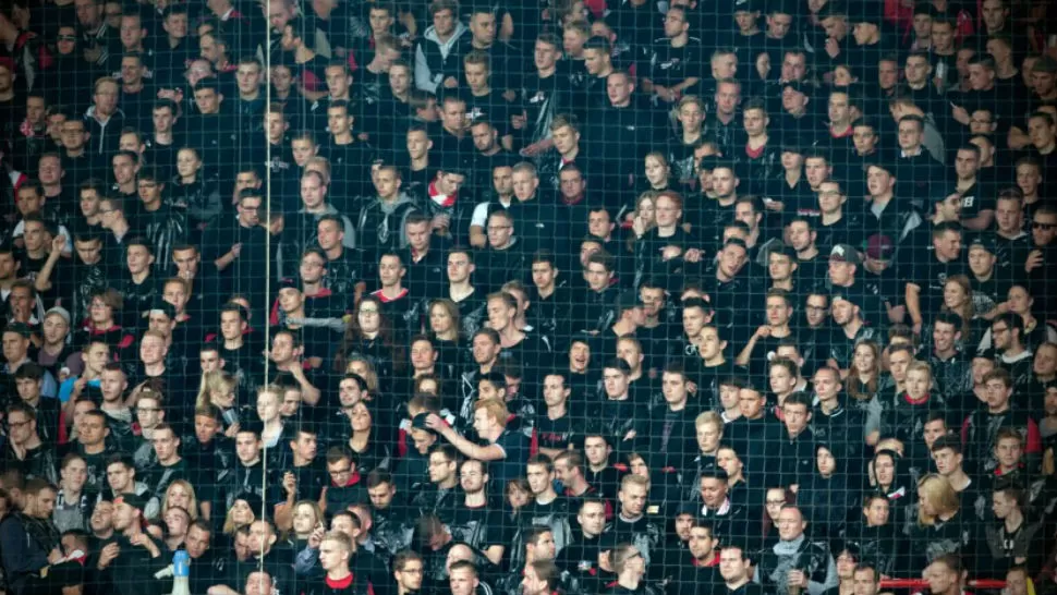 YA ES UNA TRADICIÓN. Hinchas locales y de todo el mundo acuden al estadio de Unión Berlín a cantar villancicos. FOTO TOMADA DE WWW.MIBUNDESLIGA.COM