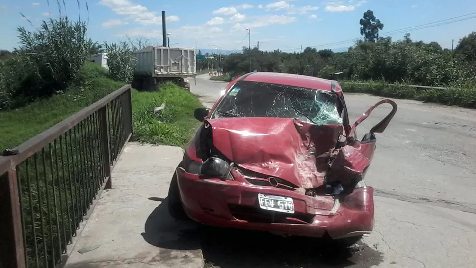 Un camión chocó contra un auto en Jujuy y Canal Sur