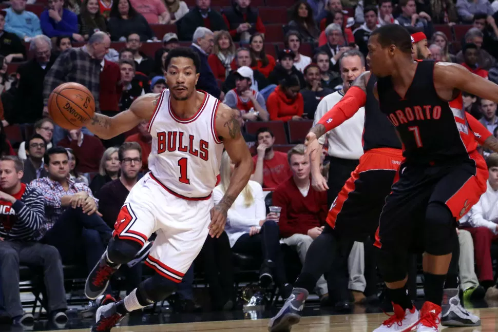 UNA MÁQUINA. Rose fue el puntal de los Bulls en el último cuarto contra Toronto. FOTO DENNIS WIERZBICKI-USA TODAY SPORTS NBA