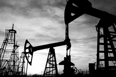 Datos del crecimiento de EEUU favorecen el alza del petróleo