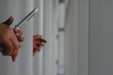 Quieren que los presos tengan celular para poder hablar con sus familias