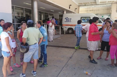 Dispararon desde un vehículo, mataron a una mujer mayor e hirieron a dos jóvenes