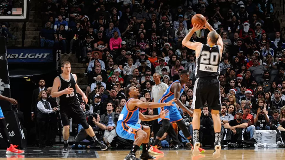 EJE DEL JUEGO. El bahiense cedió 13 asistencias en el juego ante Thunder. FOTO TOMADA DE NBA.COM/SPURS