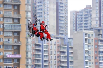 Papá Noel anduvo por aire y por mar