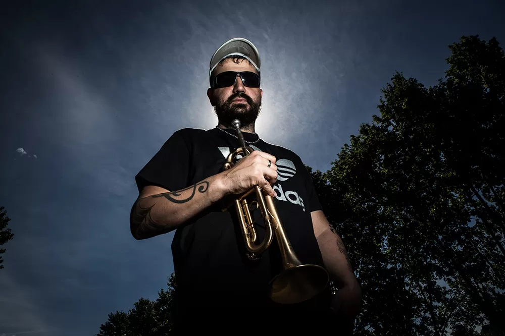 UN LOBO CON TROMPETA. El fundador de Dancing Mood quiere devolverle al jazz su vocación popular.  costaricafabulosa.com