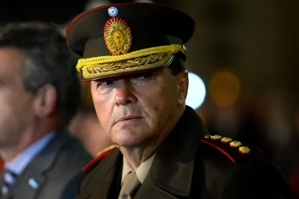 Desde oposición suman pedidos para el desplazamiento de Milani del Ejército