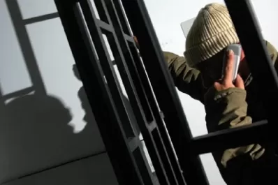 Piden que los internos puedan tener teléfonos celulares