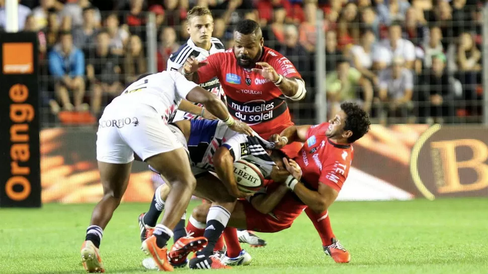 FLOJA DEFENSA. En un partido atípico para el equipo, Toulon dejó muchas grietas que Satade Francais aprovechó. FOTO TOMADA WWW.VARMATIN.COM