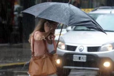Los pronósticos coinciden en que se recibiría el Año Nuevo con lluvia