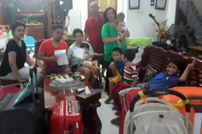 Una familia llegó tarde y perdió el vuelo de AirAsia