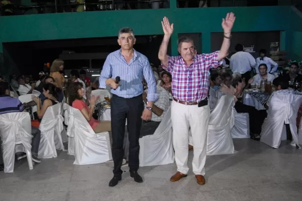 Jaldo cenó en La Florida y entregó plaquetas en Banda del Río Salí