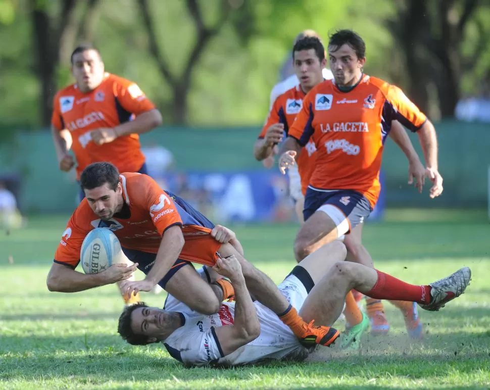 INCISIVO. Julián Fornaciari apoyó un try en la goleada sobre Uruguay. la gaceta / foto de héctor peralta (archivo)