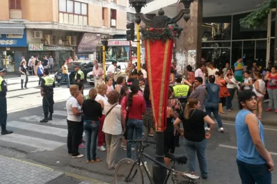 Por reclamos, no se pudo circular en auto por 25 de Mayo y Córdoba