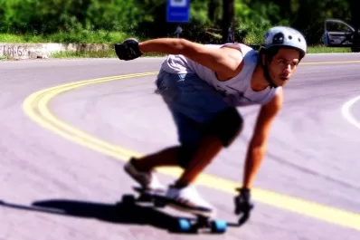 Longboardistas tucumanos despiden con dolor al joven que murió en la ruta 307