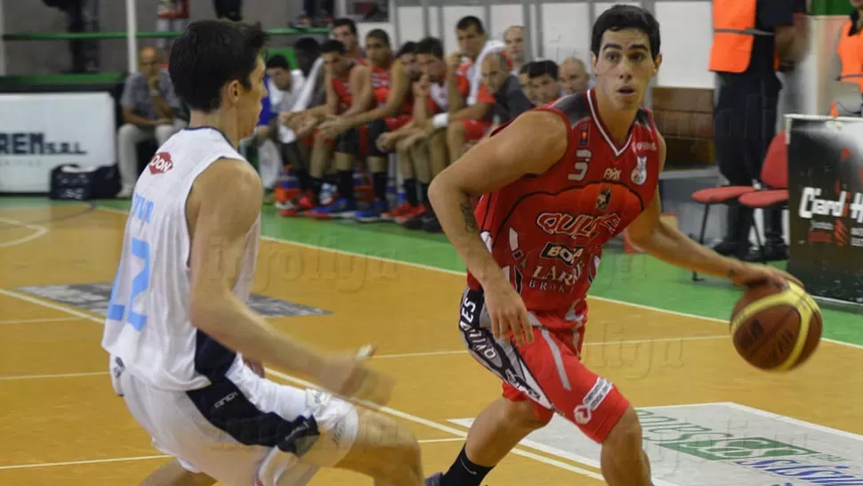 PURO TALENTO. Luca Vildoza se lució en el abultado triunfo de Quilmes.
FOTO TOMADA DE INFOLIGA.COM.AR