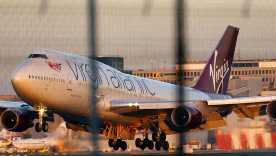 SUSTO. Avión de Virgin Atlantic aterrizó de emergencia. 