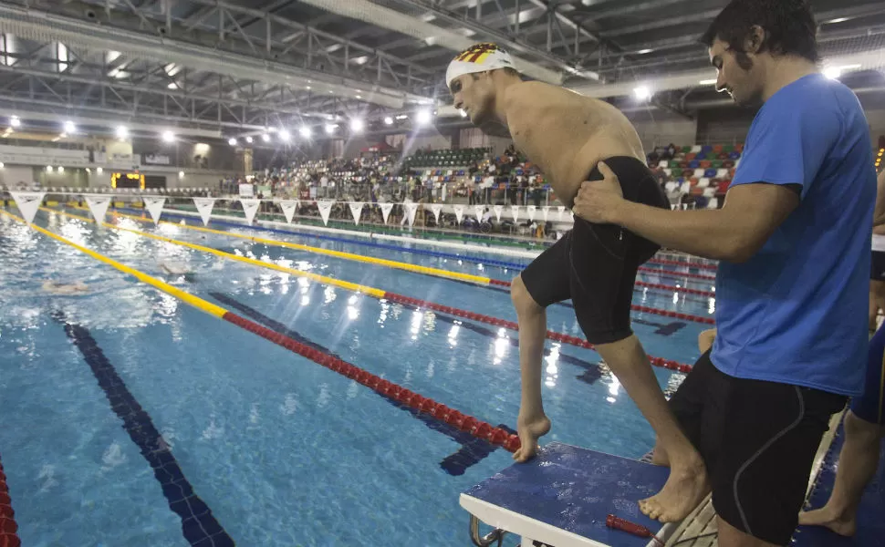 UN LOCO BUENO. Hernández se propuso participar de los Juegos de Londres 2012 y, sin saber siquiera nadar, cumplió su meta y ganó un diploma olímpico. FOTO TOMADA DE WWW.DXADAPTADO.COM