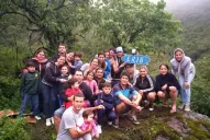 Construyeron una gruta en memoria del joven que murió haciendo longboard